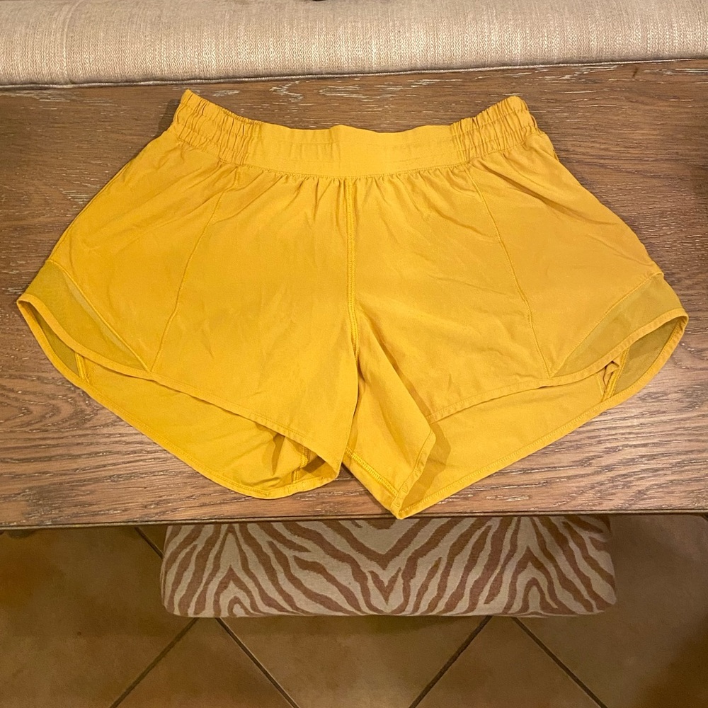 Lululemon hotty hot shorts 4 “ tall